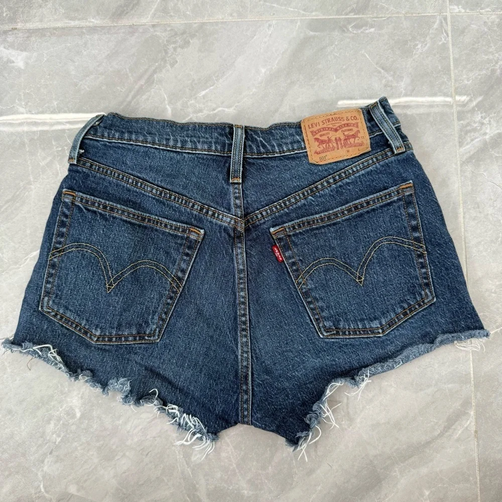Women’s Levi’s Distressed Dark Wash Denim Jean Shorts Button Fly Raw Hem Size 27